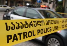 3 წლის ბავშვი მეორე სართულიდან გადმოვარდა