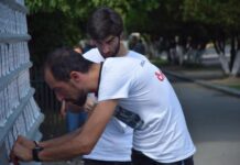 გიგა მაქარაშვილმა და ელენე ხოშტარიამ ზუგდიდში სტიკერები გააკრეს და მოქალაქეებს 20 სექტემბრის აქციაში მონაწილეობისკენ მოუწოდეს