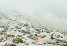 ყაზბეგში მოთოვა (ფოტო)