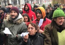 ქაღალდის თვითმფრინავები საავიაციო პოლიციის პირისპირ – ,,ჩვენ არჩევნების გერმანული მოდელი შევთავაზეთ, მაგრამ ამის ნაცვლად აქ ბერლინის კედელი აგვიგეს”