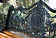 კორონა ქვეყანაში და კორონა მერიის სკამებზე