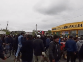 მარნეულის აქციაზე პროტესტით გამოსული ხალხი სკანდირებდა ,,მიშა! მიშა!”, ხელისუფლების წარმომადგენლები კი საპასუხოდ გაყვირიან ,,საბოტაჟი! საბოტაჟი!”