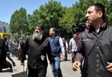 კომბლებისა და ტაბურეტების ტრიალი არ იქნება – საპატრიარქოს გადაწყვეტილებით, ხვალ სასულიერო პირები თბილისს მანქანებით შემოივლიან და ნაკურთხ წყალს მოაპკურებენ
