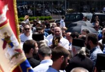 პატრიარქი დალოცავს ოჯახებს, თბილისის ქუჩებში ნაკურთხ წყალს მოაპკურებენ