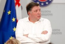 ვინ იხევს სახეს და ვინ იხევს ჩოხას?