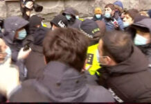 პარლამენტის შენობასთან აქციის მონაწილეებსა და პოლიციას შორის მცირე დაპირისპირება მოხდა