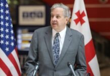 იან კელი: ბოლოს და ბოლოს, უბრალოდ გადაიყვანეთ ის იმ დაწყევლილ სამოქალაქო საავადმყოფოში