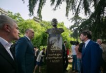 გმირთა მოედანზე საქართველოს ეროვნული გმირის, გენო ადამიას ბიუსტი დაიდგა