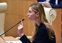 დღეს საპარლამენტო ტრიბუნასთან თქვენი სახით დგას ქვეყნის მოღალატე – ბოკუჩავა ღარიბაშვილს