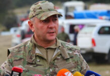 გომელაურის თქმით, სტიქიის ზონაში ავტომობილი იპოვეს, რომლის მფლობელებსაც ამ დრომდე ეძებენ