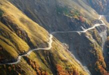 უბედური შემთხვევა თუშეთში – ტურისტი მოტოციკლით სიმაღლიდან გადავარდა და დაიღუპა