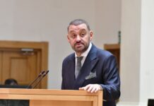 პოლიტიკოსებს გულს გვიკლავთ, გინდათ დაგვაბეჩავოთ… გითმენთ რაც შემიძლია – ოდიშარია ჟურნალისტებს