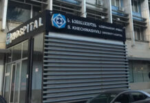 კლინიკაში მოკვდა პოლიციელი, რომელმაც ყოფილი ცოლი და სიდედრი მოკლა