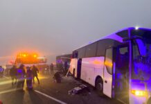 თურქეთში ავტოსაგზაო შემთხვევის შედეგად 10 ადამიანი დაიღუპა, დაშავდა 57