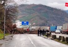 ლოდების ჩამოშლის გამო სარფში შესასვლელი გზა ჩაიკეტა