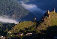 თუშეთის გზაზე მანქანა გადავარდა, დაიღუპა ერთი ადამიანი, ორი დაშავდა