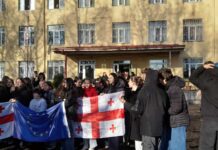 საერთო სახალხო პროტესტს ზუგდიდის მეხუთე საჯარო სკოლის მოსწავლეები და პედაგოგთა ნაწილიც უერთდებიან