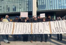 “ყველგან პოლიცია, არსად სამართალი” – იუსტიციის სახლთან ხელოვანების აქციაა, პროტესტია კინოცენტრშიც