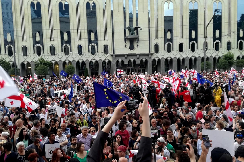 დემონსტრანტების წინააღმდეგ დაწესებული დრაკონული ჯარიმები 2 მილიონ ლარს აღწევს -საია