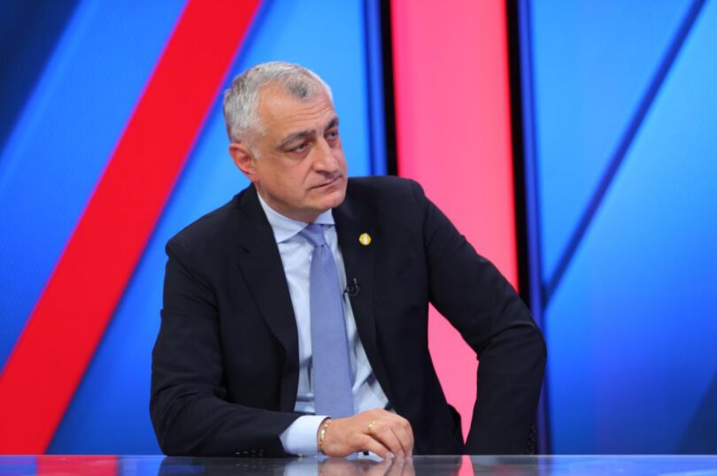 მამუკა ხაზარაძე თბილისის საქალაქო სასამართლოში, გამოკითხვაზე მივიდა