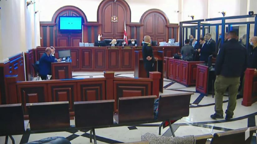 ე.წ. პიჯაკების საქმეზე განაჩენის გამოცხადების შემდეგ, მოსამართლე კოჭლამაზიშვილს „ბიძინას მონა” ეძახეს