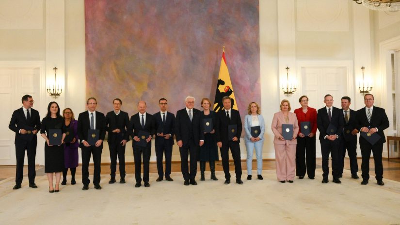 გერმანიის პრეზიდენტმა ოლაფ შოლცი და მისი მთავრობა თანამდებობიდან ოფიციალურად გაათავისუფლა