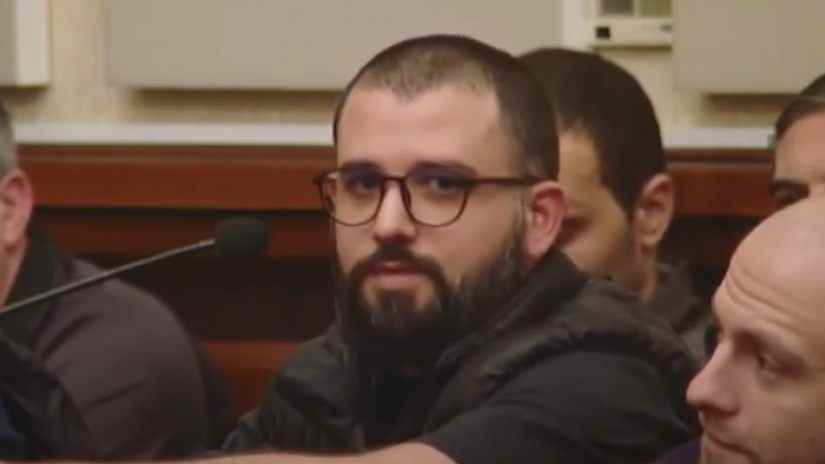 დედაჩემი ემიგრაციიდან არის დაბრუნებული, ამაღამ მიფრინავს, იქნებ შემოუშვათ – ირაკლი ქერაშვილი მოსამართლეს