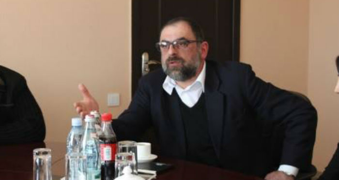 გიორგი შალუტაშვილი უნივერსიტეტთან მისულ კოლეგებს არ შეხვდა