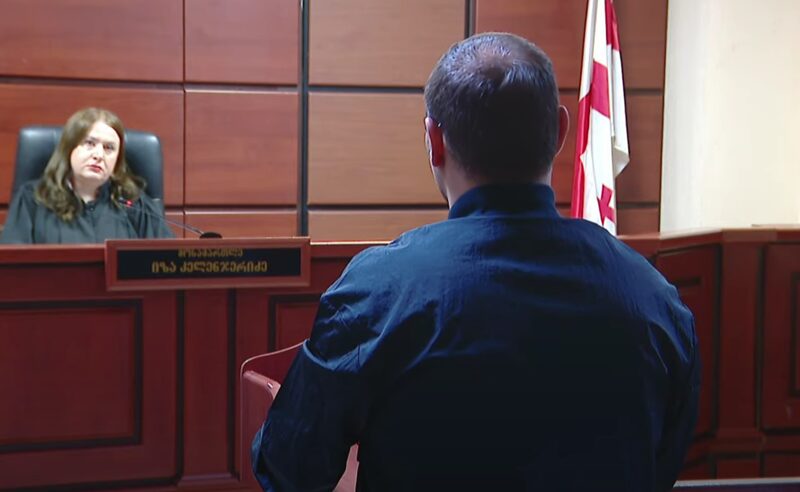 ფინანსური პოლიცია ჩიკვაიძისა და მისი ბიზნესპარტნიორის სახლებში შევიდა