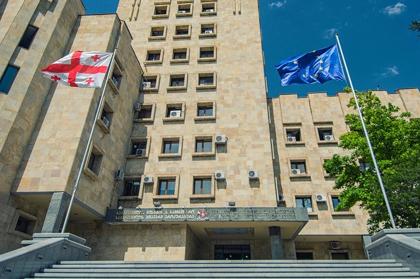 პირს, რომელმაც თელავში ვალუტის გადამცვლელი პუნქტი დააყაჩაღა, ბრალი წარუდგინეს