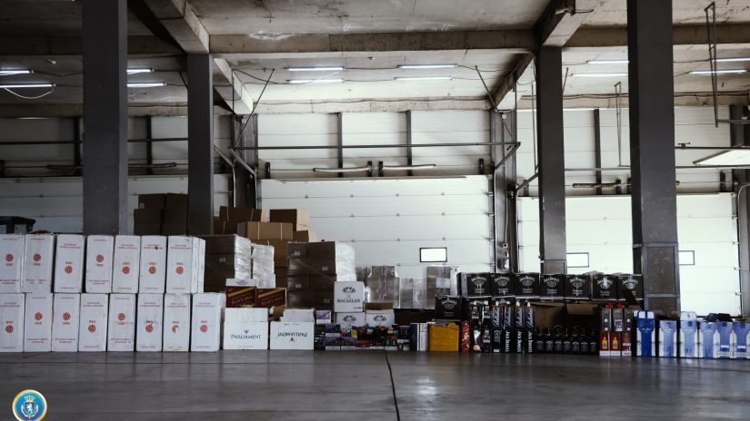 საქართველოში 230 000 ლარის კონტრაბანდის შემოტანის ბრალდებით 2 პირი დააკავეს