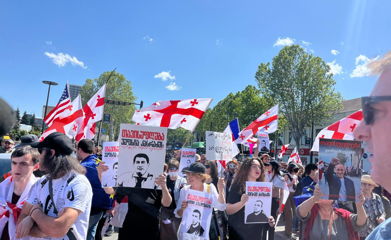“ღარიბაშვილს გაყვეს “ოცნების” ყველა წარმომადგენელი” – საპროტესტო მსვლელობაზე ხელისუფლების გადადგომას ითხოვენ