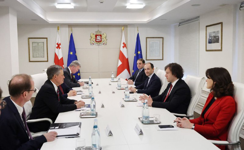 “სენატორმა მკაცრად მოუწოდა საქართველოს, მჭიდროდ ითანამშრომლოს ტრამპთან და მის ადმინისტრაციასთან”