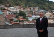 საქართველოში სენატორი დენსი იმყოფება, ის ტრამპის პრიორიტეტებს გააჟღერებს