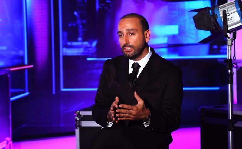 გიორგი შინჯიკაშვილის მამა ფიზიკურად გაუსწორდა ქალ ჟურნალისტს; წაართვა მობილური და გაიტაცა კამერა – ნოდარ მელაძე