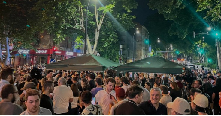 პარალიზებულ ჭავჭავაძეზე, მათე დევიძის მხარდასაჭერად კარვები გაიშალა