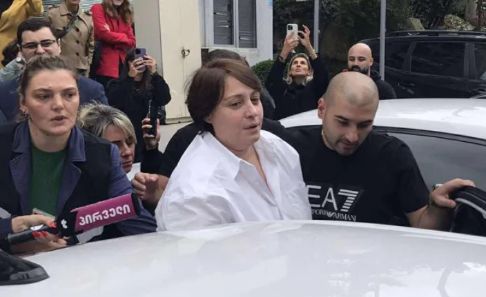 ელენე ხოშტარიასთვის წარდგენილი ბრალდება 1-დან 5 წლამდე პატიმრობას ითვალისწინებს, ზარალი კი 570 ლარია