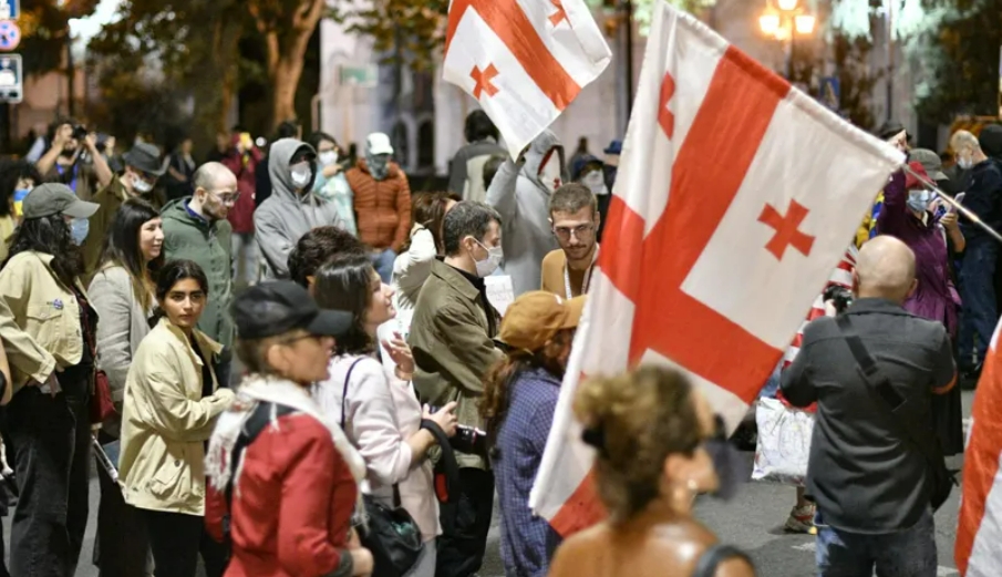 32 წლის წინ დაცემული სოხუმის მცველებისა და სხვა დაღუპული მებრძოლების ხსოვნას საზოგადოებამ პატივი მიაგო