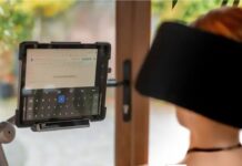 “მე თვალები თითებად ვაქციე…” – უკრაინელმა ქალმა წიგნი მზერის დახმარებით დაწერა