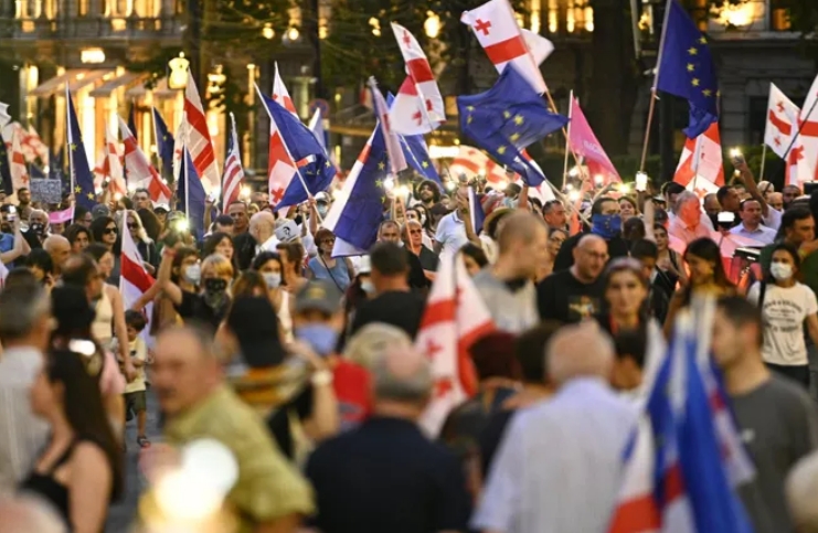 შეკრება-მანიფესტაციებთან დაკავშირებული ახალი ანტიდემოკრატიული პაკეტი დამტკიცებულია