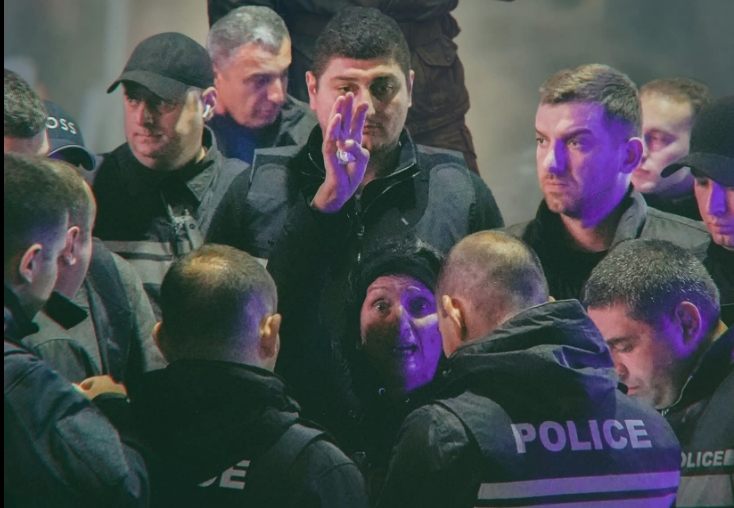 შინ მიმავალ, გაგრიდან დევნილ ქალს რუსთაველზე “სახის დაფარვისთვის” ჯარიმა გამოუწერეს