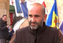 პოლიციამ ღამით ორი მოშიმშილე დააკავა