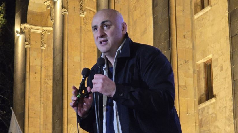 შელახული ღირსების აღდგენის გამოსავალი წყლის ძალაში ვნახე – ნიკა მელია