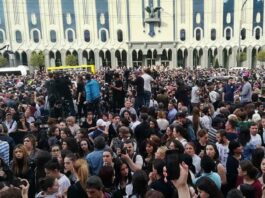 აქციების დროს დაკავებული თორნიკე თოშხუა და მინდია შერვაშიძე სასამართლომ პატიმრობაში დატოვა