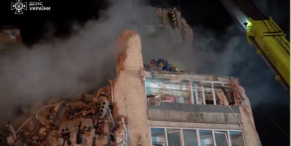 ტერნოპოლში, კორპუსის ნანგრევებში 22 ადამიანს ეძებენ, დაღუპულ 26-ს შორის 3 ბავშვია