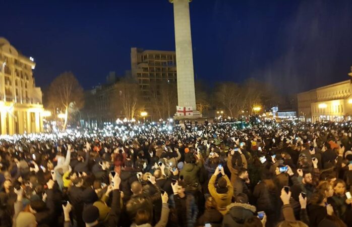 გაეცეს პასუხი კითხვას- რა ქიმიურ ნივთიერებებს იყენებდა პოლიცია პროტესტის წინააღმდეგ – NGO-ები