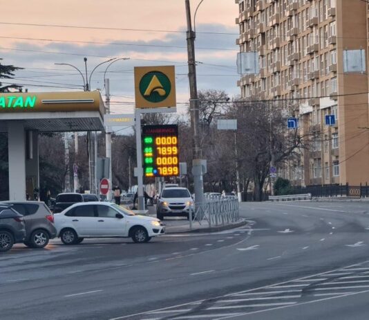 ოკუპირებულ ყირიმში, საწვავის დეფიციტის გამო, ბენზინგასამართ სადგურებთან რიგებია