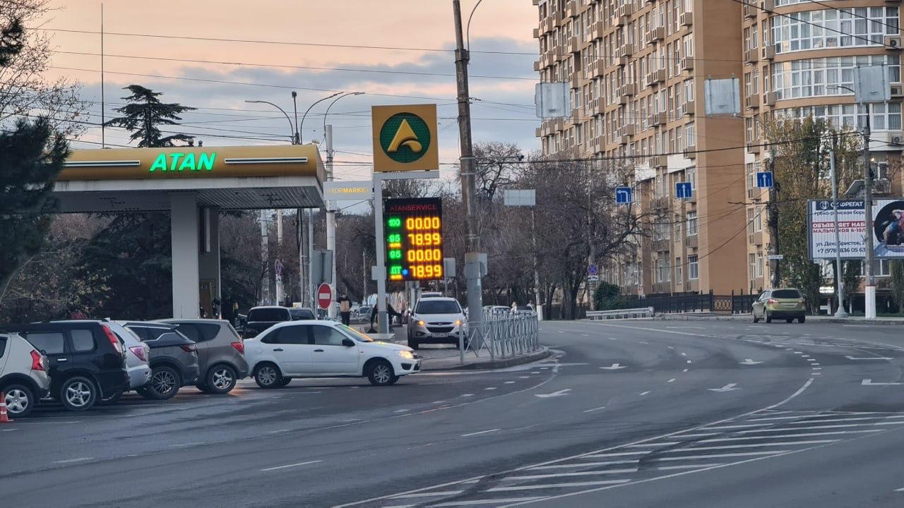 ოკუპირებულ ყირიმში, საწვავის დეფიციტის გამო, ბენზინგასამართ სადგურებთან რიგებია