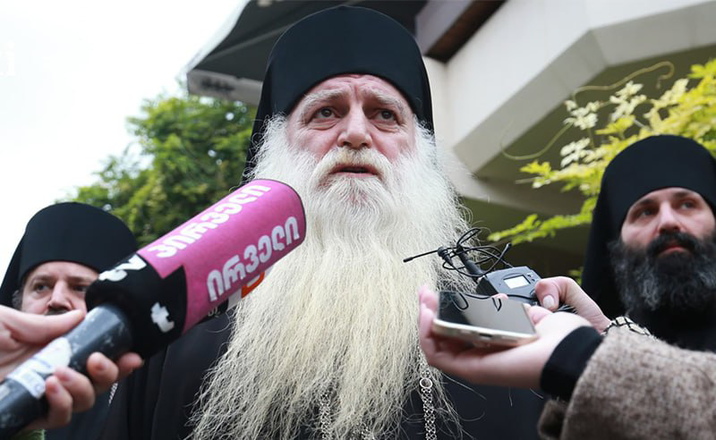 კობახიძე უნდა გადადგეს – მამა დოროთე