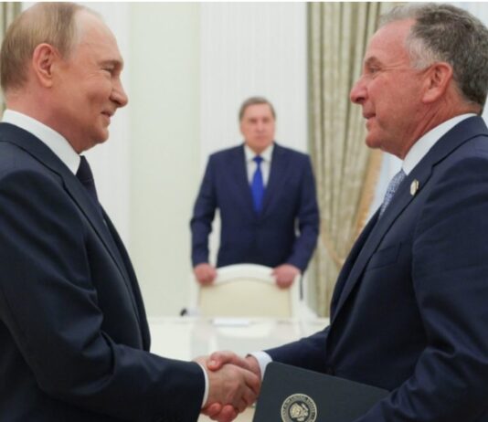 პუტინი კრემლში სტივენ უიტკოფს შეხვდა